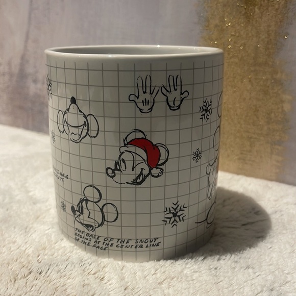 Beautiful 😍 Christmas Mickey Mouse Mug ❄️⛄️ - Picture 2 of 5